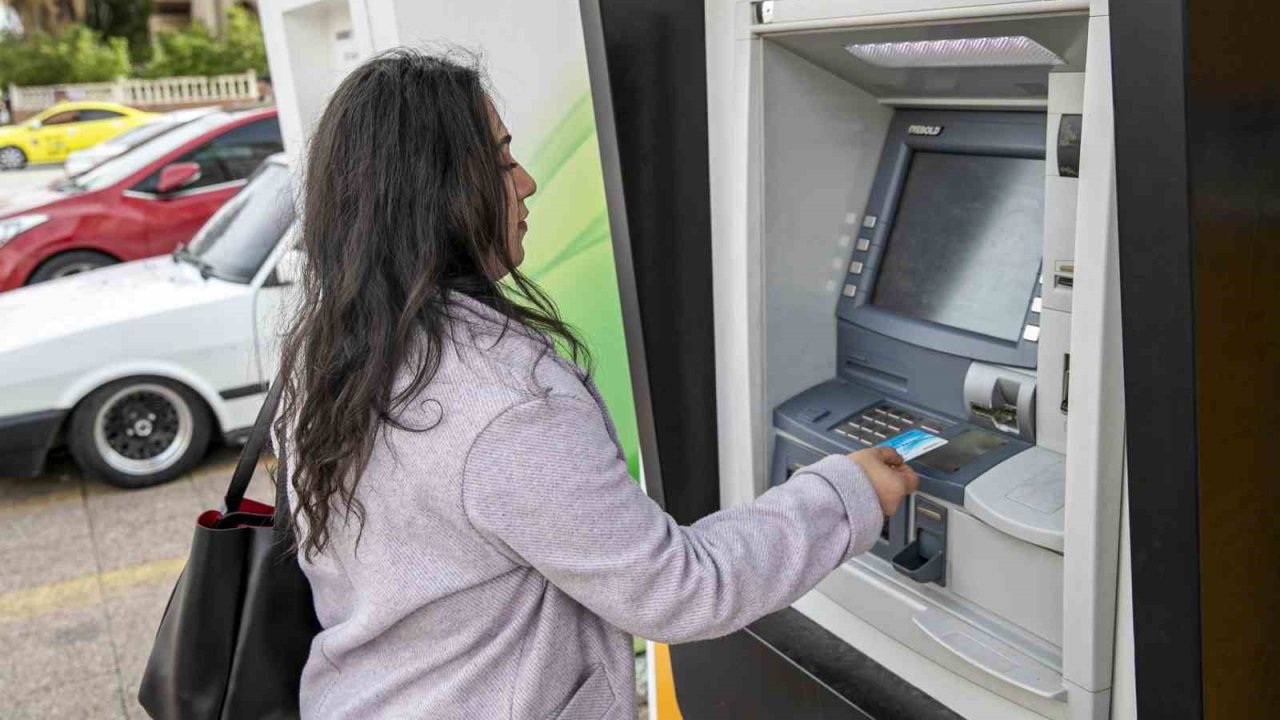 Mersin’de ’Halk Kart’ ve ’Öğrenim Yardımı’ ödemeleri hesaplara yatırıldı