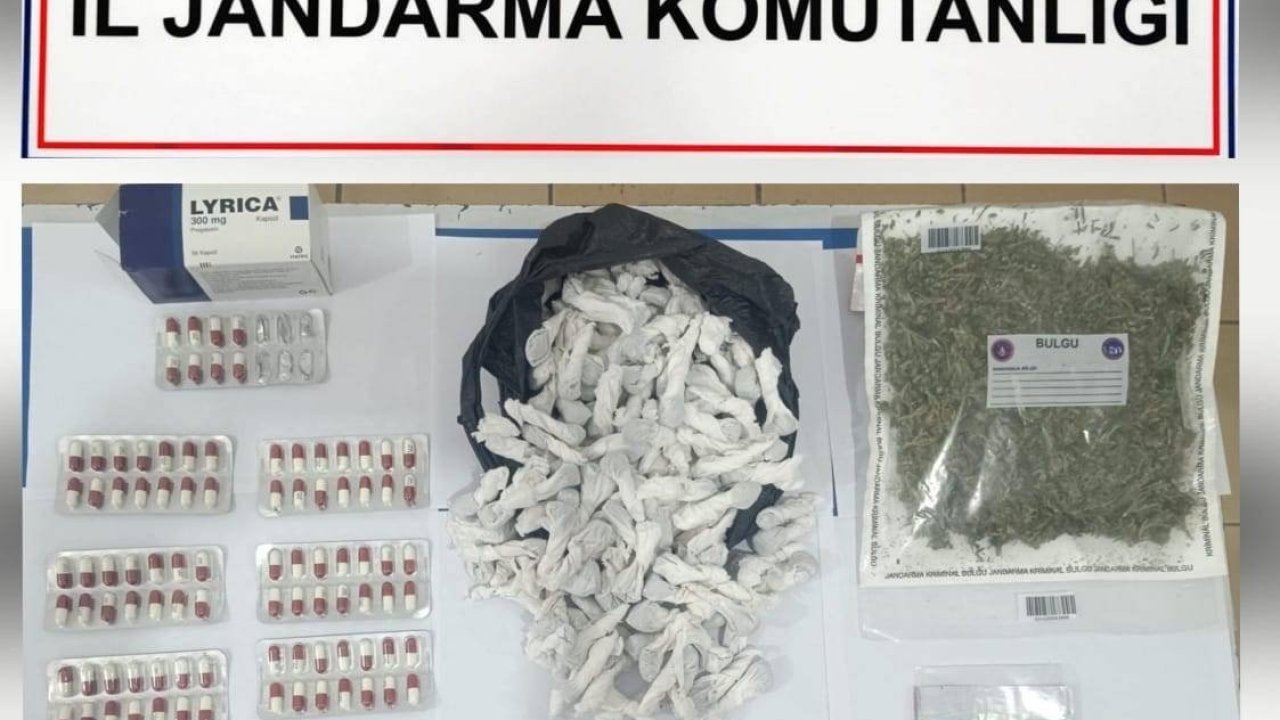 Yüklü miktarda uyuşturucu ile yakalanan 2 tacir tutuklandı