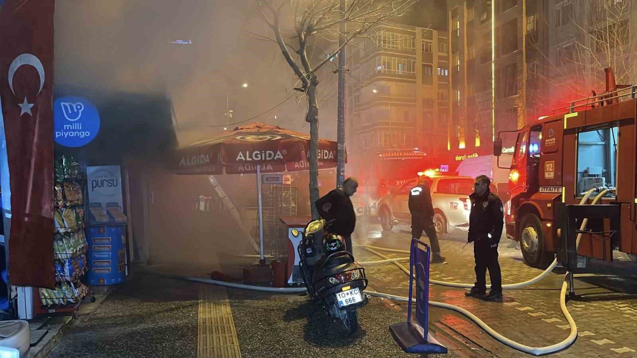 Balıkesir’de büfede çıkan yangın korkuttu