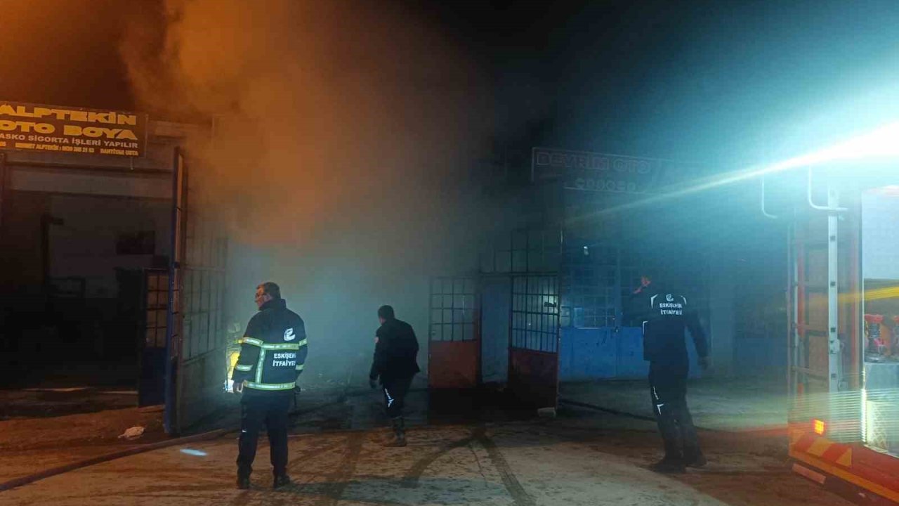 Araç yedek parçası satan işletmede çıkan yangın söndürüldü