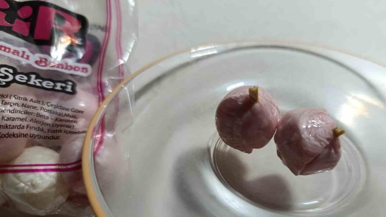 Mevlit şekerinin içinden kürdan çıktı