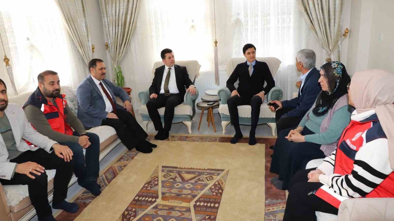 Evlilikte 38. ve 50. yılını dolduran çiftler ziyaret edildi