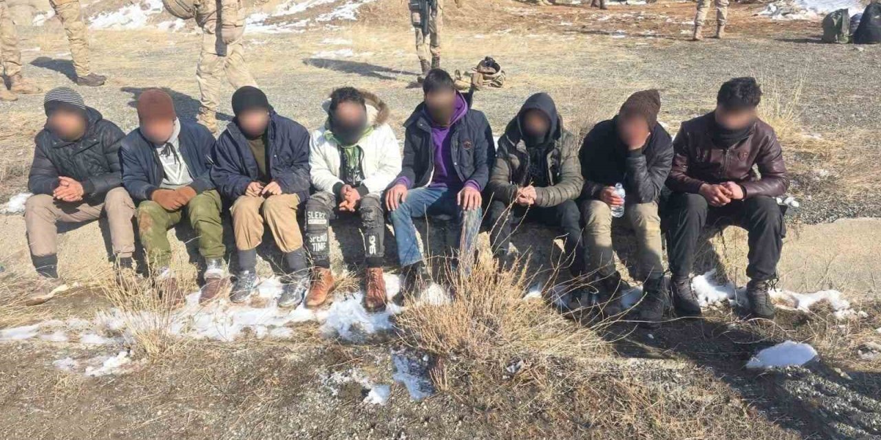 Kağızman’da 8 düzensiz göçmen yakalandı