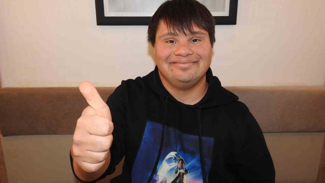 Down sendromlu Umut’un hayali sanatçı olmak