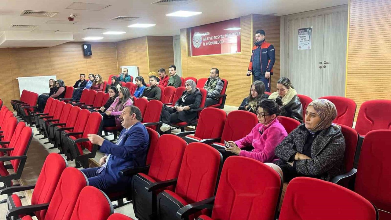 Kars’ta afet farkındalık eğitimi ve deprem anı tatbikatı gerçekleştirildi