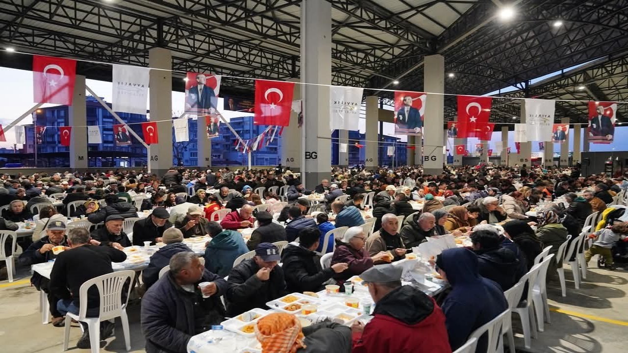 Başkan Ergin, ilk iftarı vatandaşlarla açtı