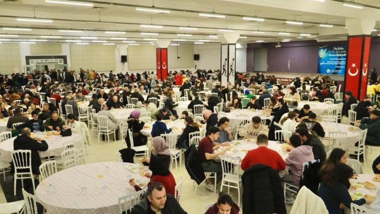 Burhaniye de iftar yemekleri başladı