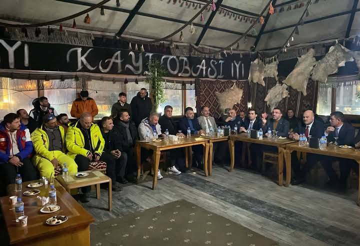 Sarıkamış’ta Kayak Hocalarıyla Buluşma: Suni Karlama Sistemi Konuşuldu