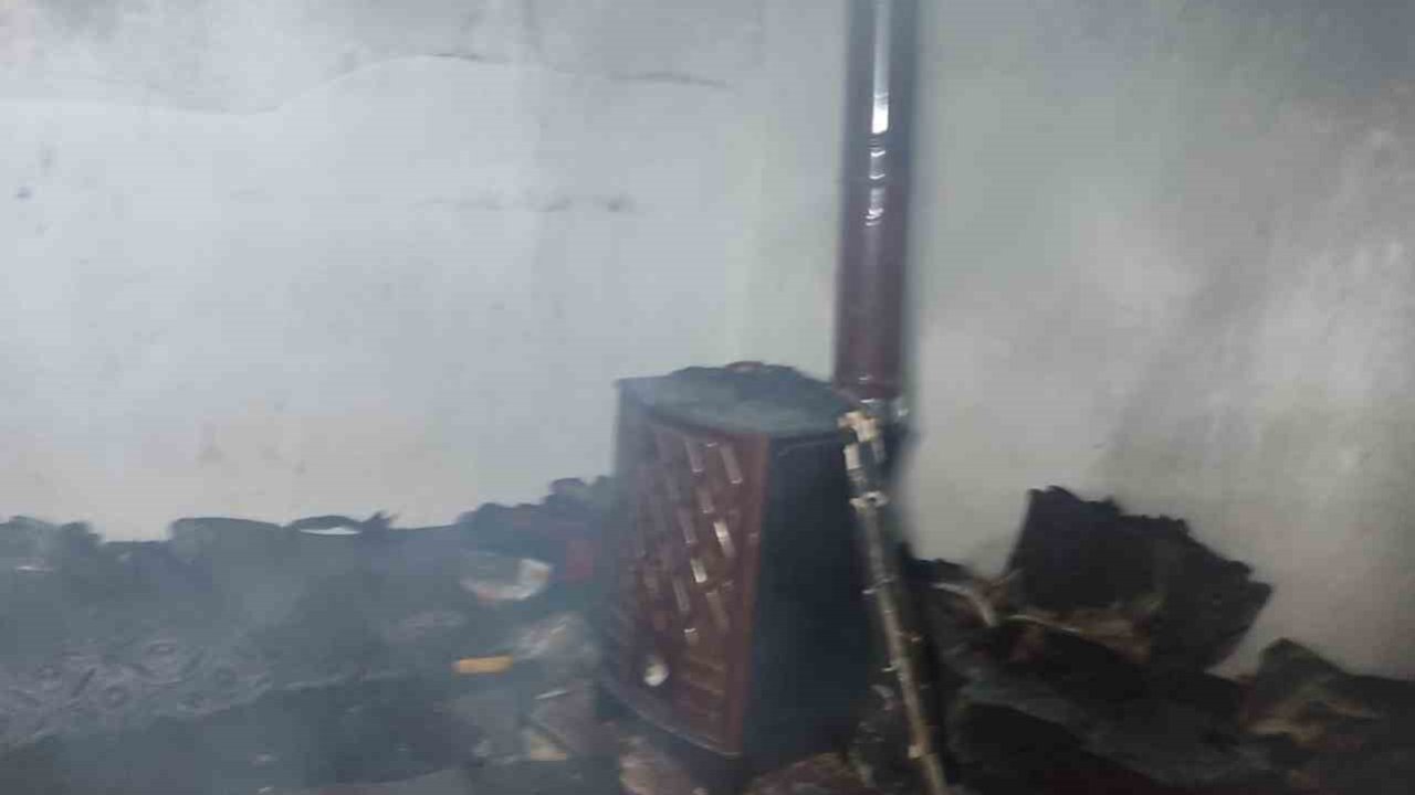 Kırıkhan’da ev yangını