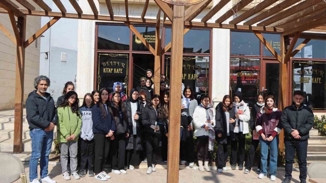 Kitap kafe ile gençlere eğitim desteği