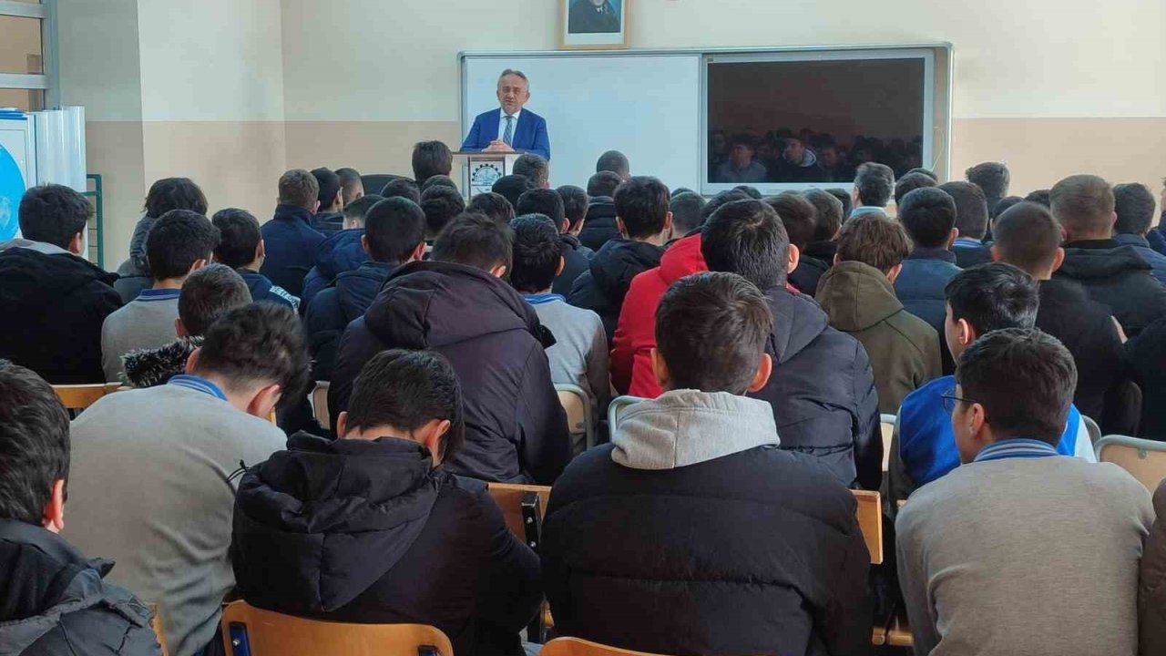 Bayburt’ta lise öğrencilerine yönelik söyleşi yapıldı