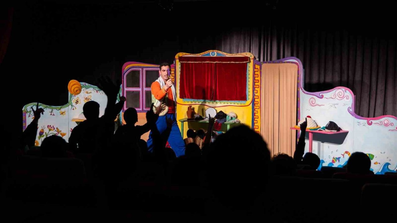 Mersin Büyükşehir Belediyesi, 25 binden fazla çocuğu tiyatro ile buluşturdu