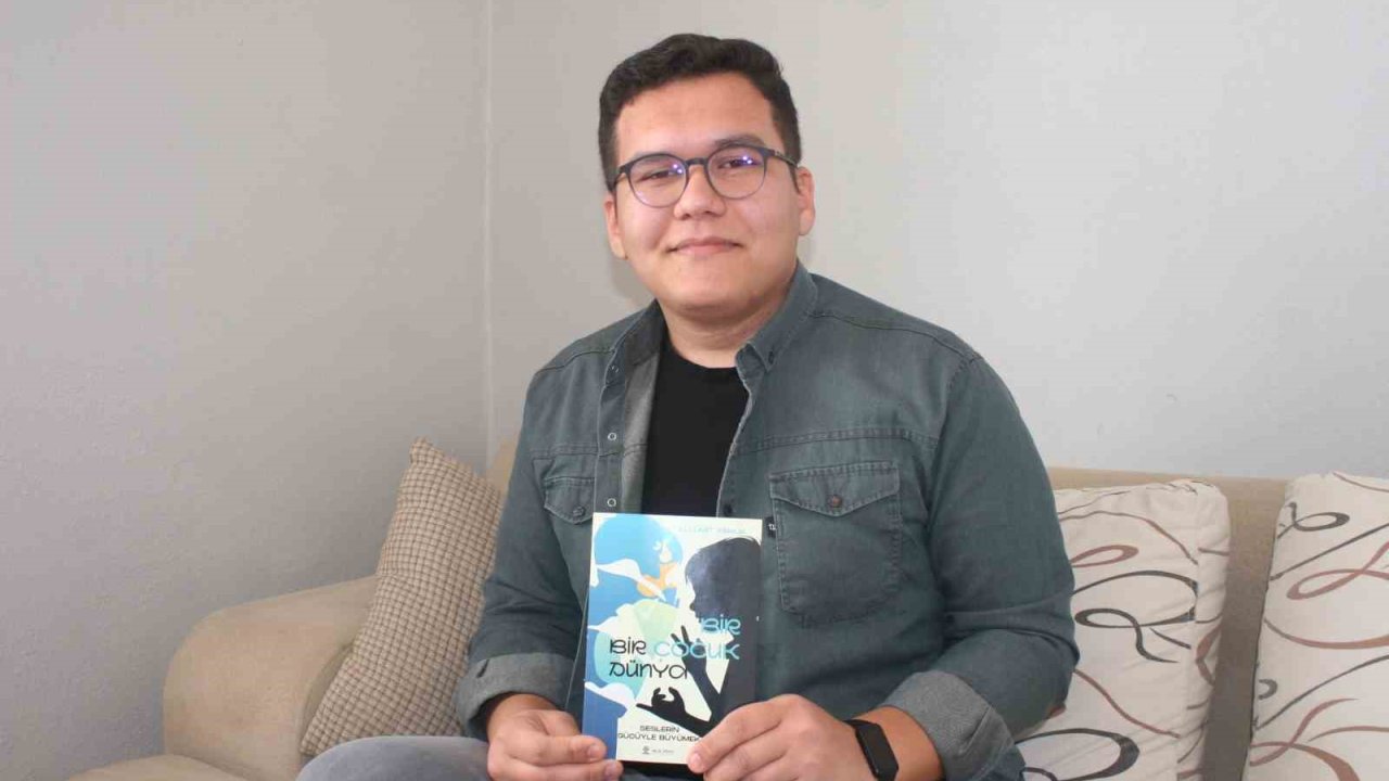 İşitme engelli genç yaşadığı zorlukları kitabında anlattı