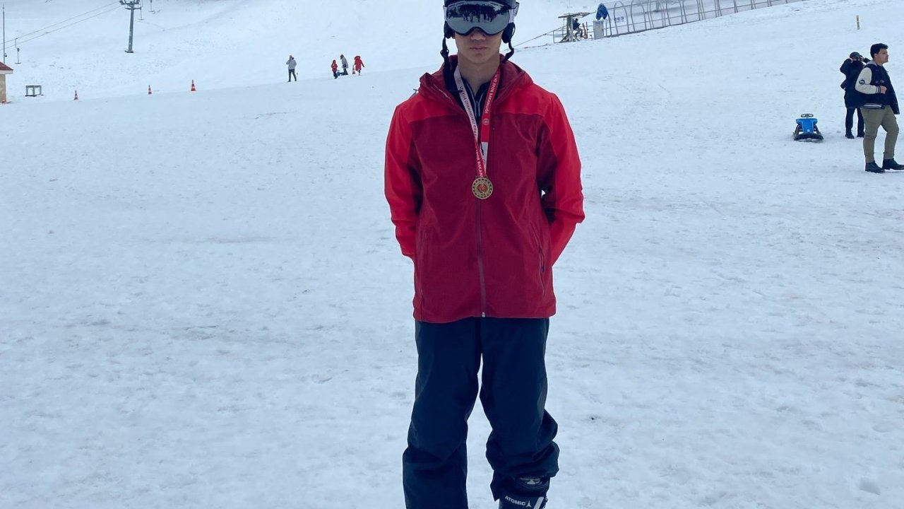 Kütahyalı öğrenci Kağan Orkun Coşkun, A Kayak kategorisinde il birincisi