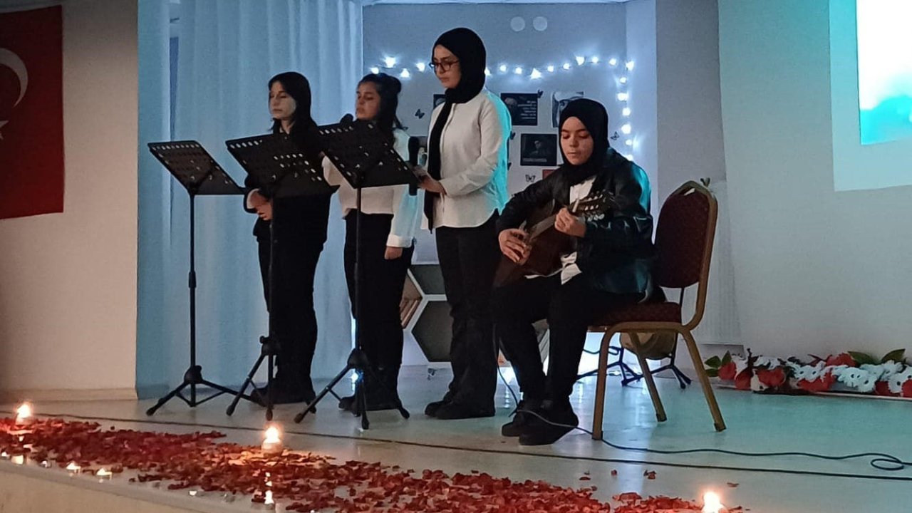 Bayburtlu öğrencilerden şiir programı