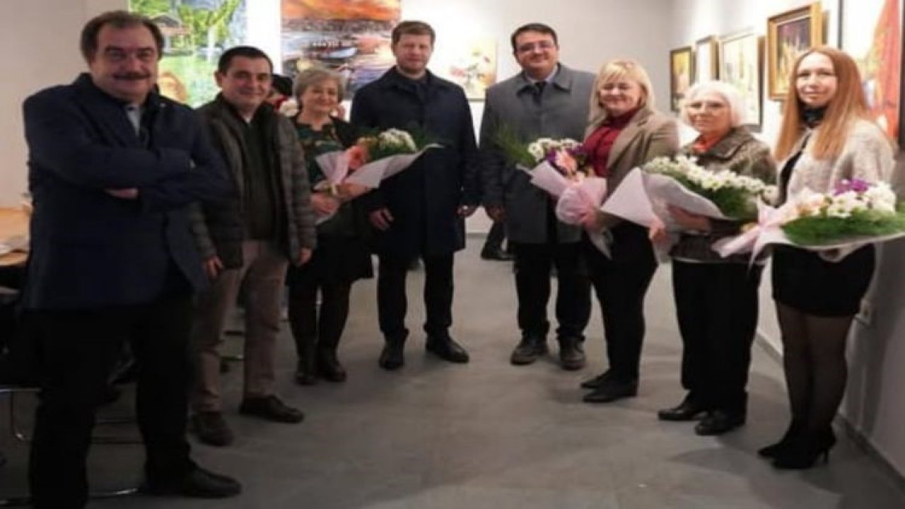 Bilecik’in kadın ressamlar ilk karma sergisini açtı