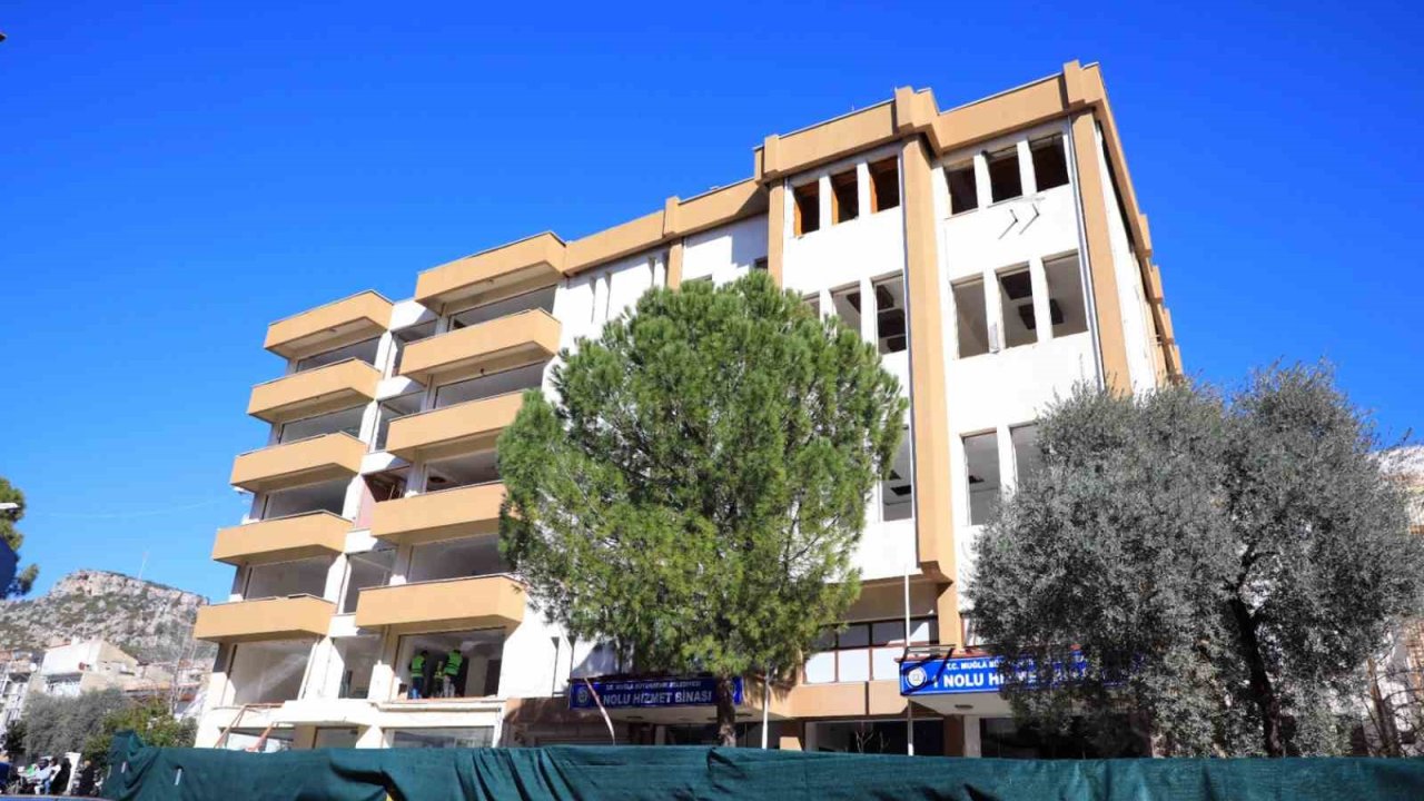 Muğla Büyükşehir 1 No’lu hizmet binasının yıkımına başladı