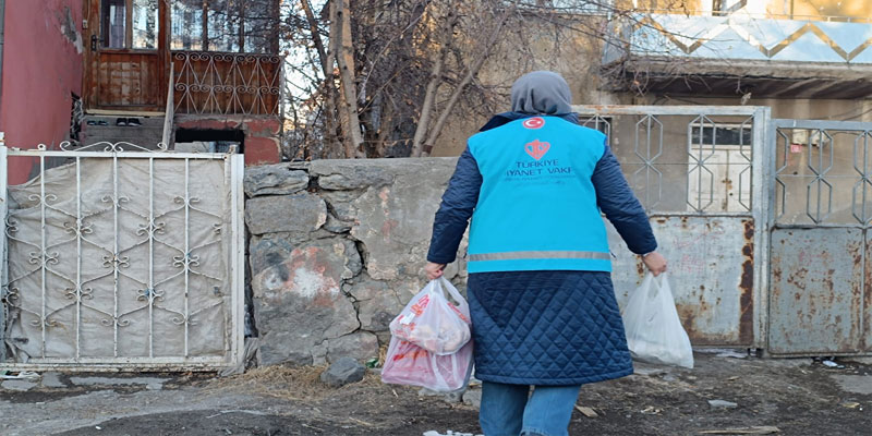 TDV Kars Kadın Kolları’ndan Ramazan’da Gönül Isıtan Yardımlar