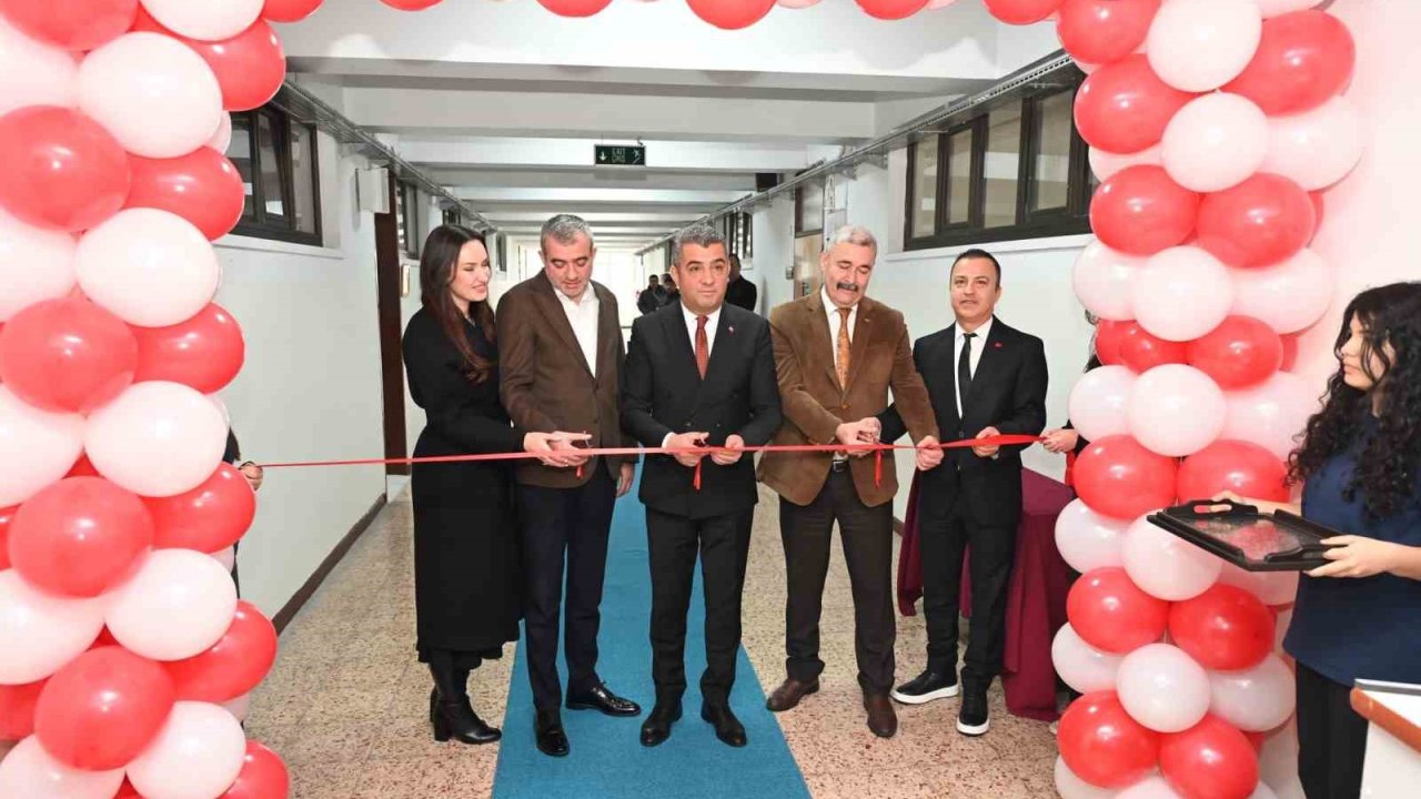 Aydın Lisesi’ne modern kütüphane kazandırıldı