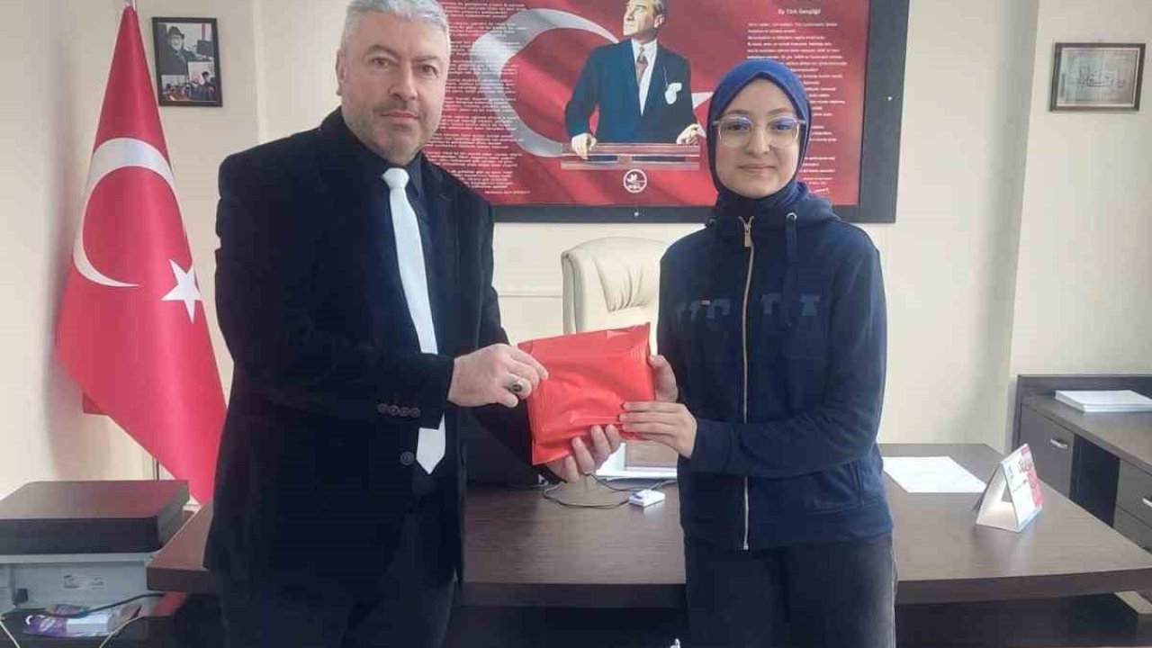 Bolvadinli lise öğrencisinden İstiklal Marşı yarışmasında büyük başarı