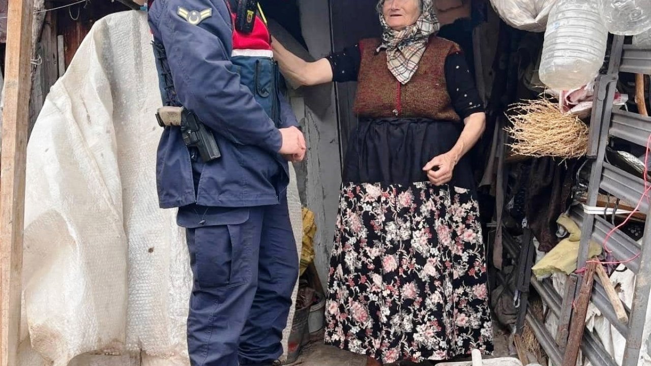 Emet’te jandarma yaşlı ve yalnız yaşayan vatandaşlara ziyaret