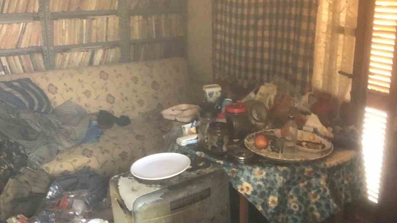Didim’de yaşlı adam çöp evde ölü bulundu
