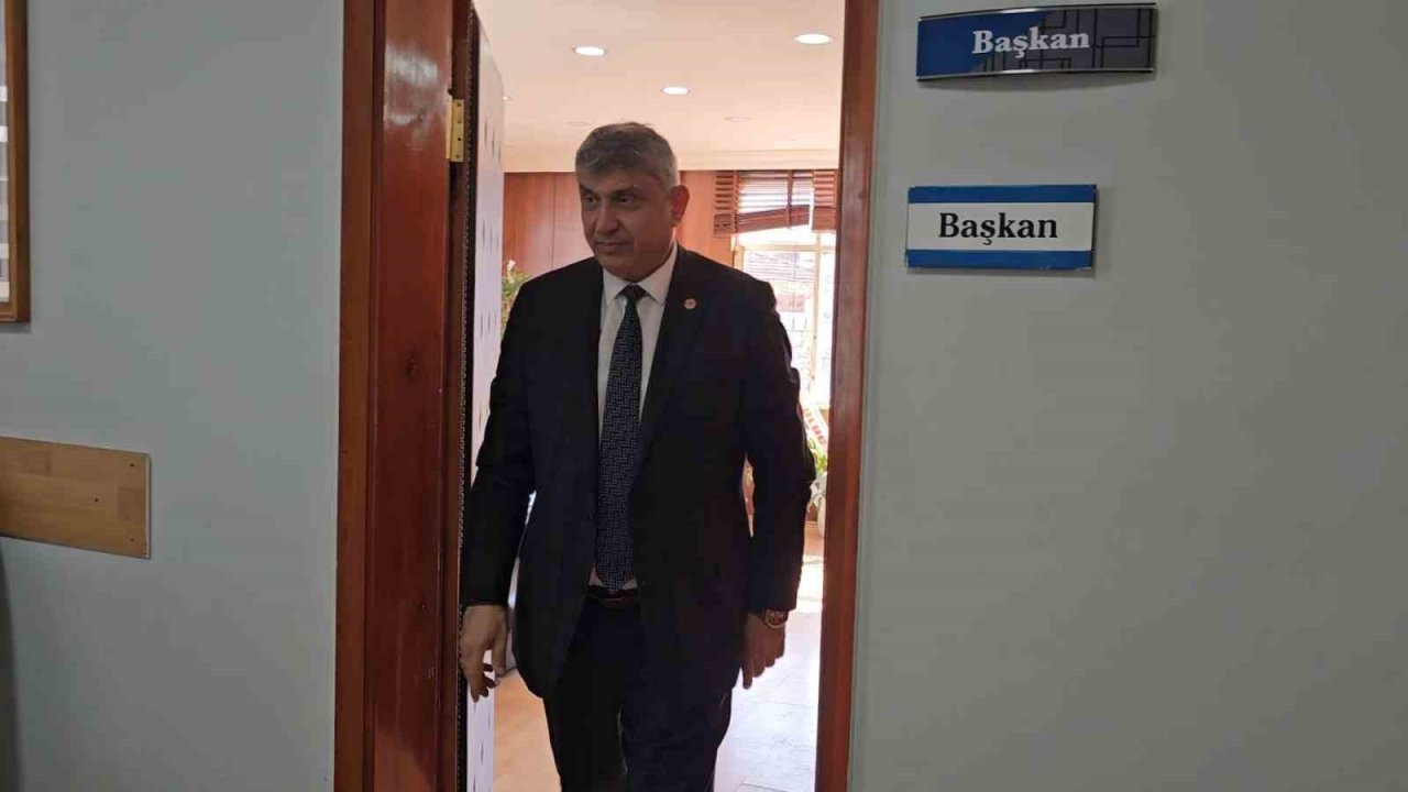 19 yıl makam şoförlüğü yapıp, toplam 27 yıl hizmet ettiği belediyeye başkan oldu