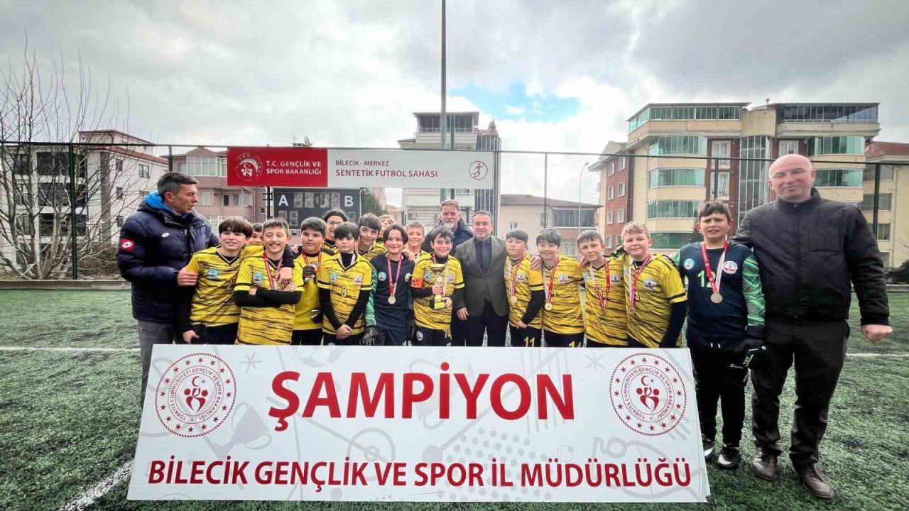 Küçükler Futbol İl Turnuvasının şampiyonu Edebali Ortaokulu oldu