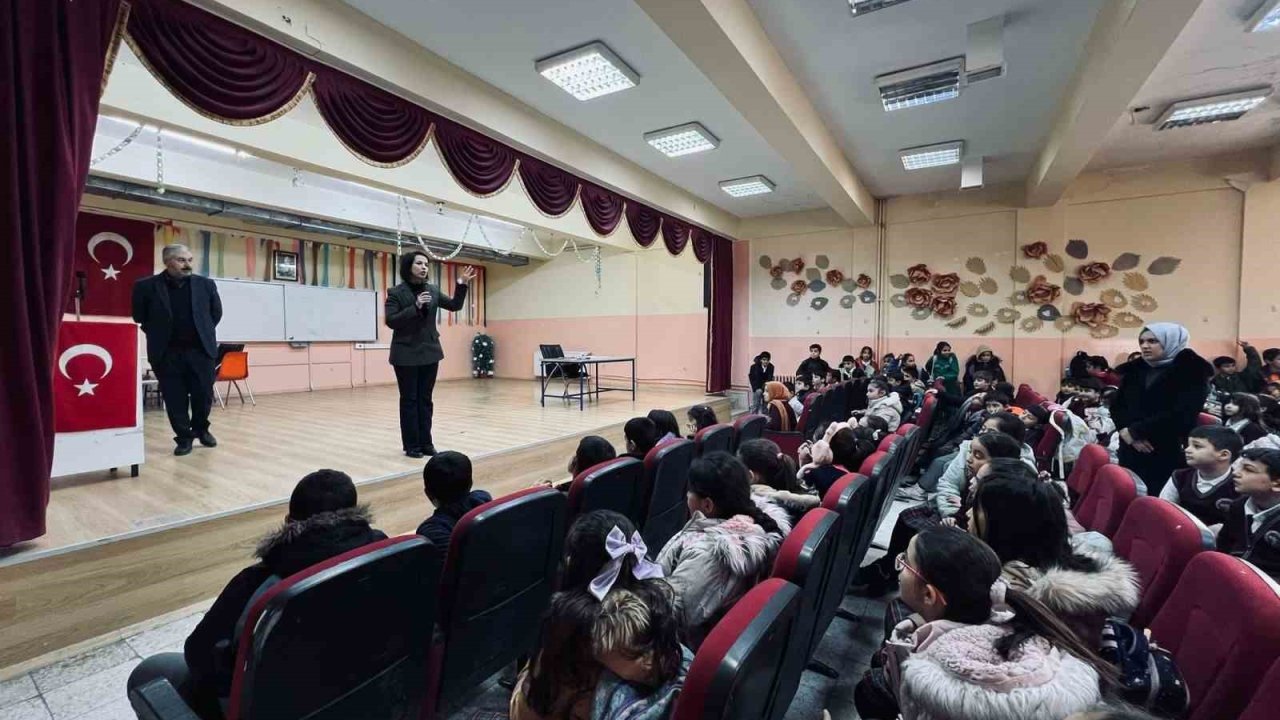 Kamu personellerine ve öğrencilere ‘fermuar sistemi’ anlatıldı