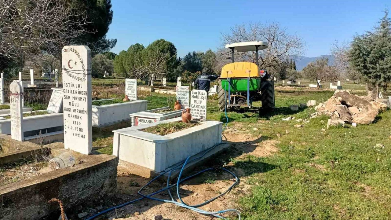 Karacasu’da mezarlar temizlendi