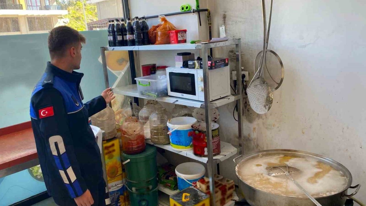 Hijyen kurralarına aykırı yemek imalatı yapan ruhsatsız işletme mühürlendi