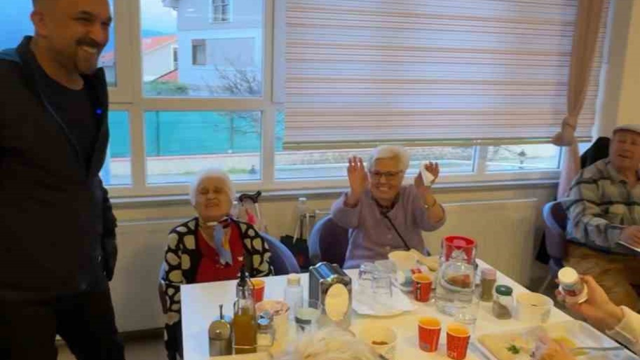 Fenomen Ciğerci huzurevindeki yaşlıları unutmadı