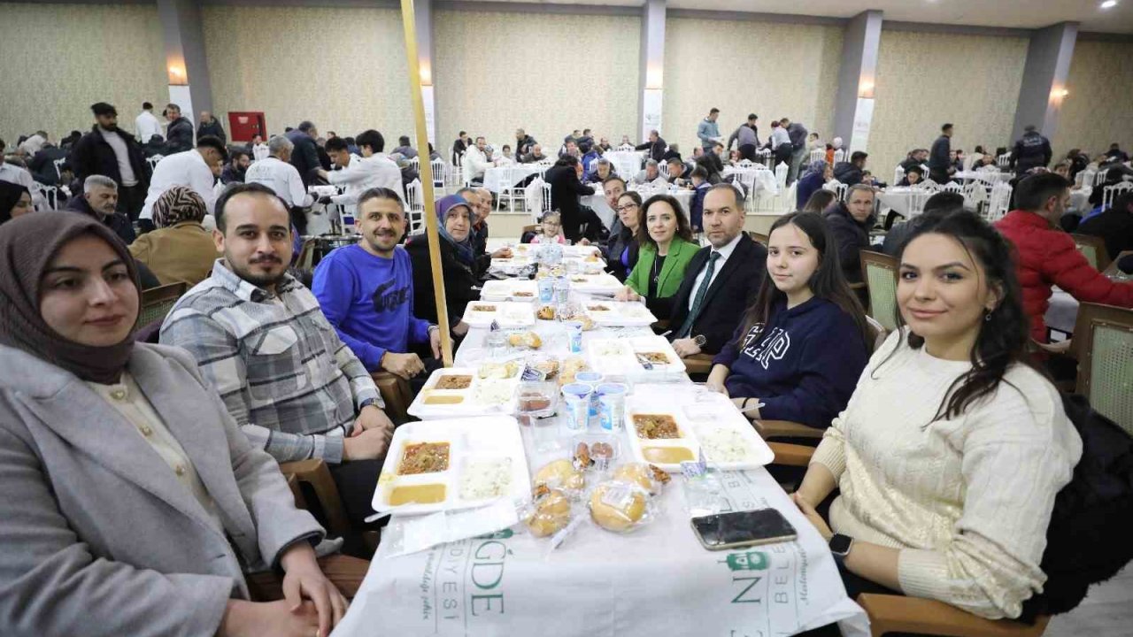 Başkan Özdemir İftarını Belediye Personeliyle Yaptı