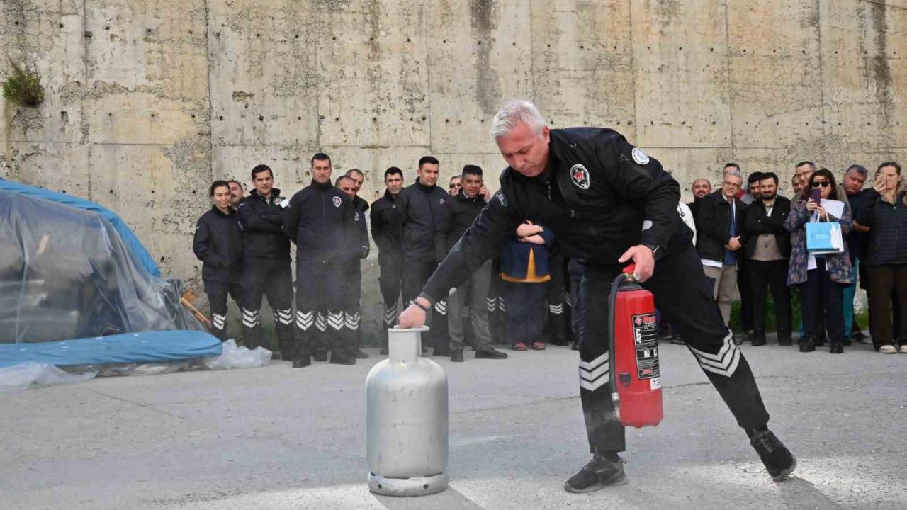 Hastane personeline uygulamalı yangın eğitimi