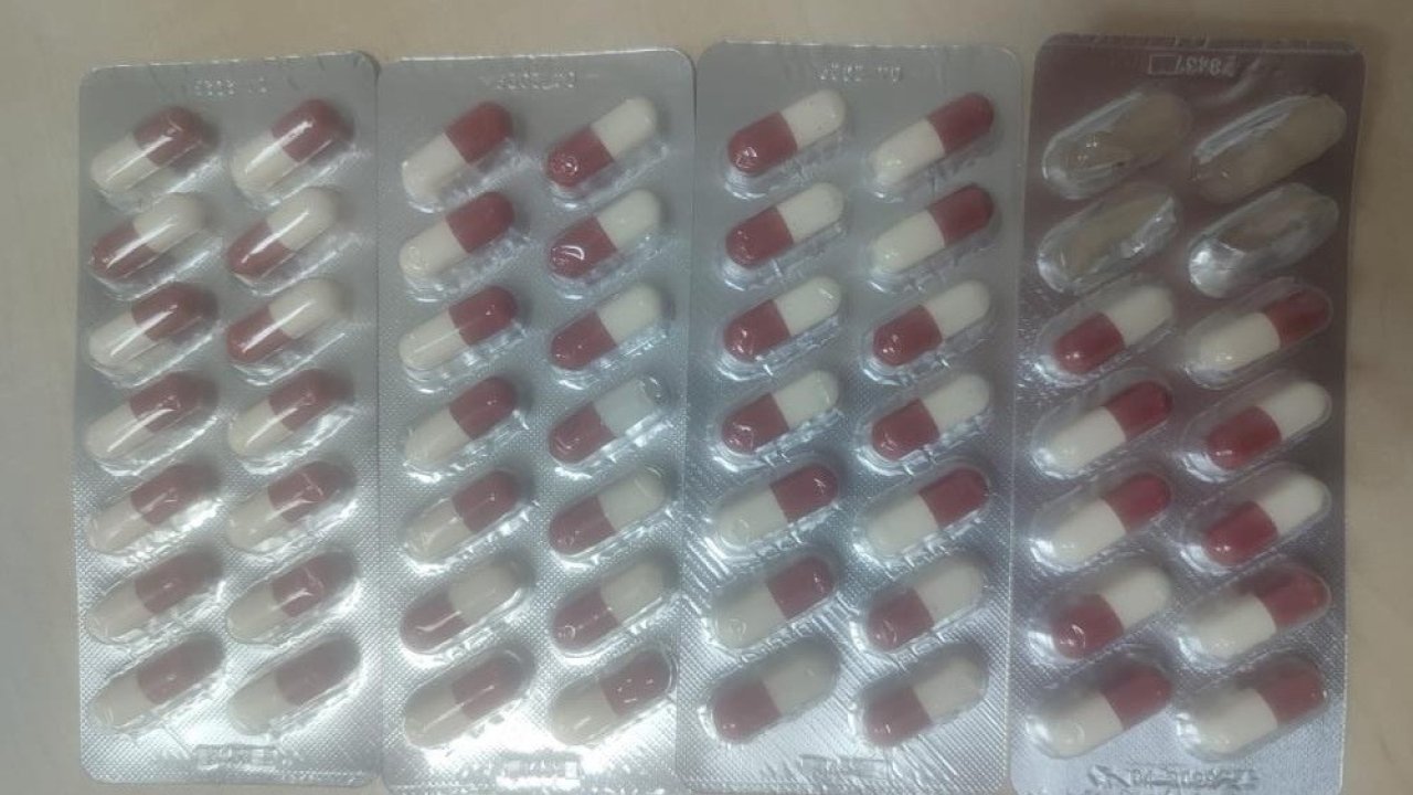 Manisa’da şüphe üzerine aranan şahıstan uyuşturucu hap çıktı