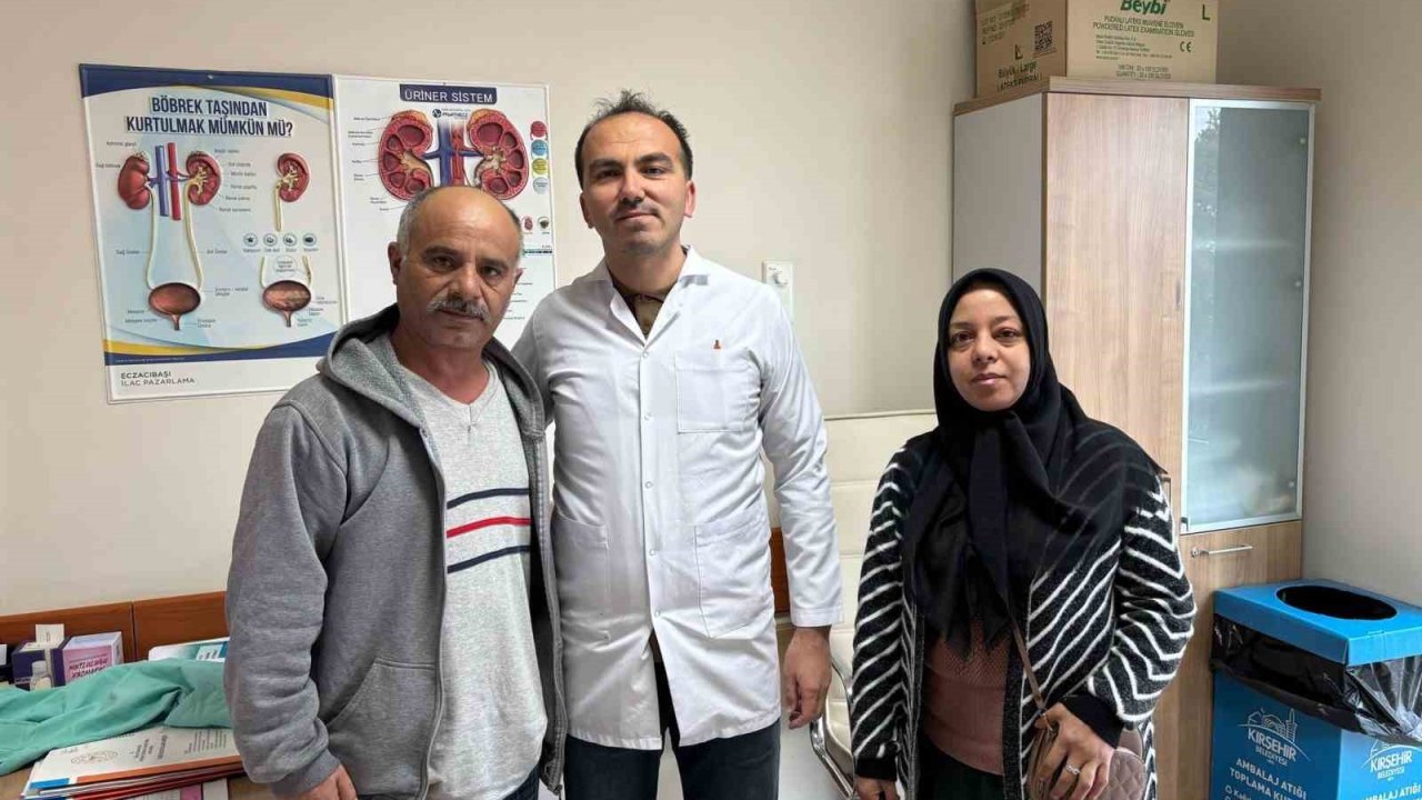 Kırşehir’de bir kişinin böbreğinden 6 santim büyüklüğünde taş çıkartıldı