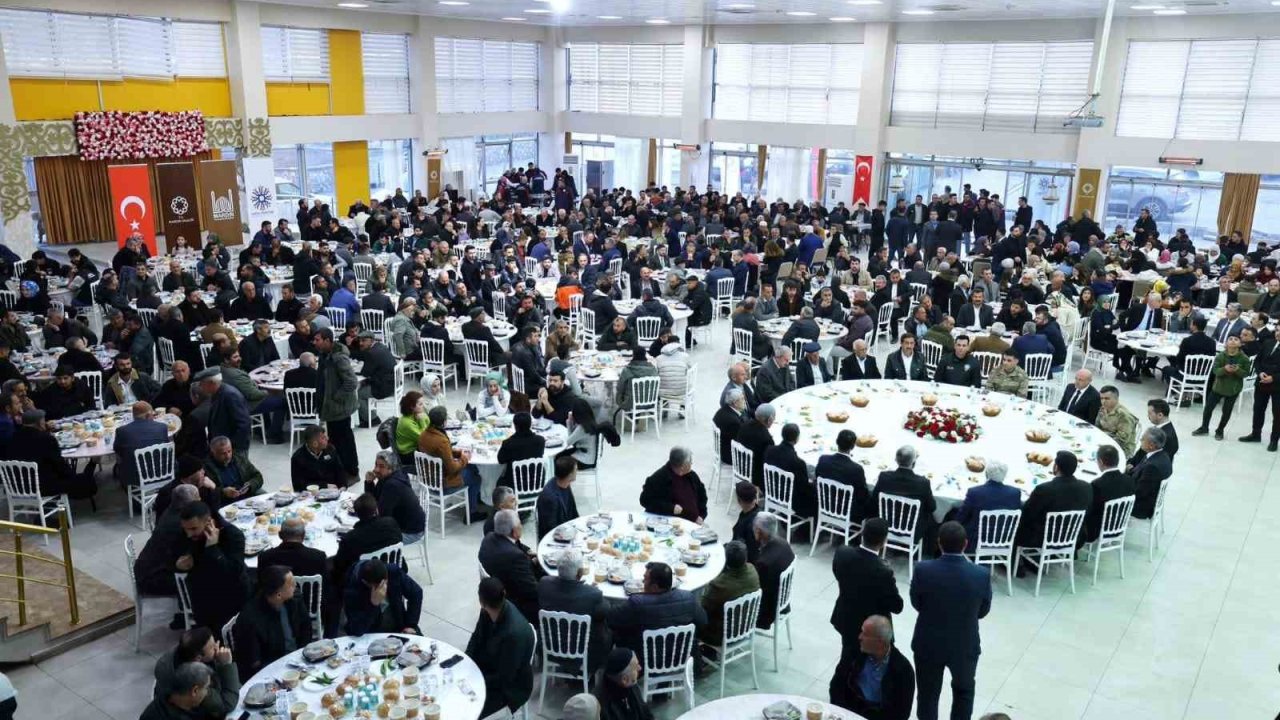 Mardin’de bin 300 kişi iftarda buluştu