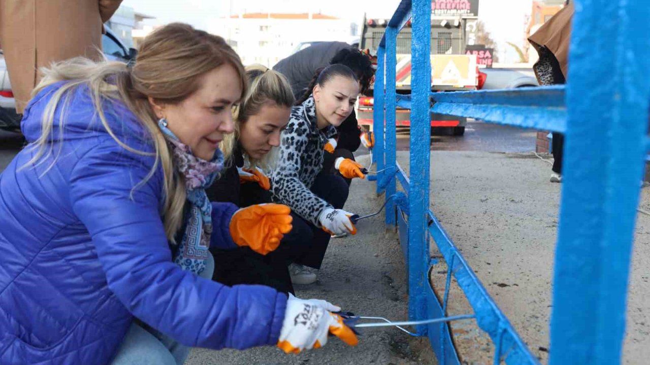 Güzelbahçe’de ’Fırçanı, boyanı al gel’ kampanyası