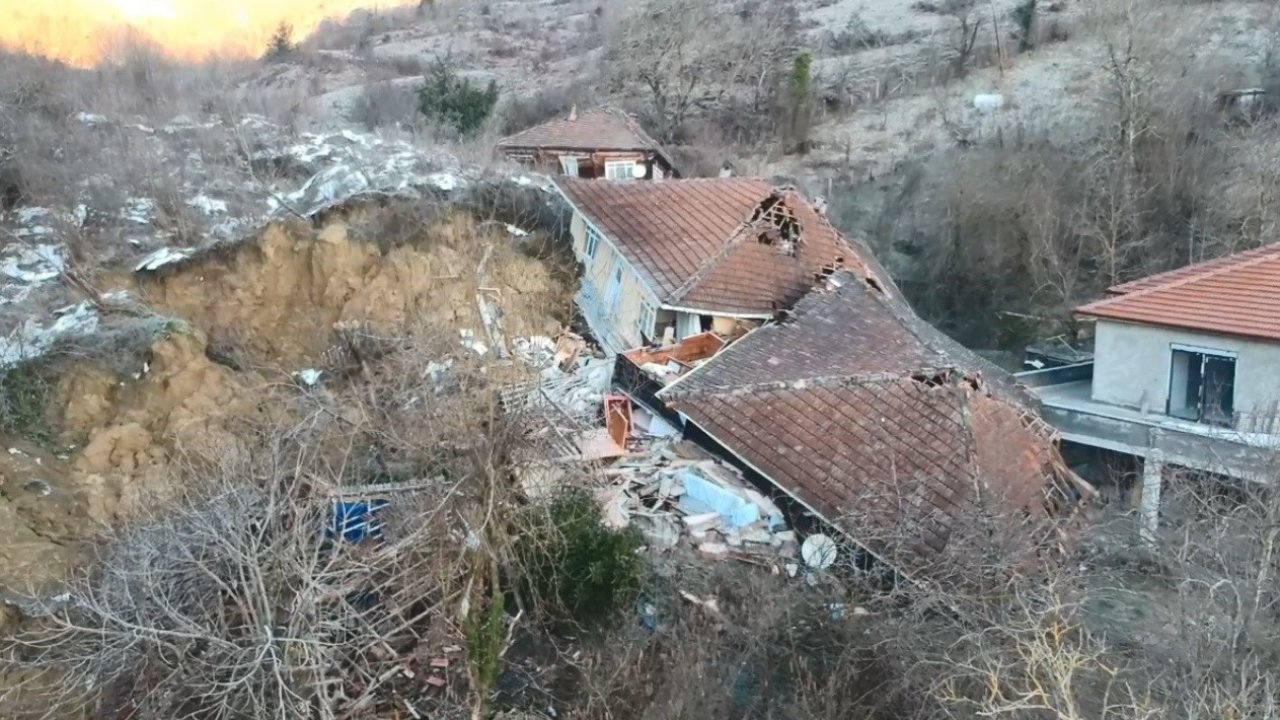 Sinop’ta heyelan: 3 ev ve bir ahır enkaza döndü