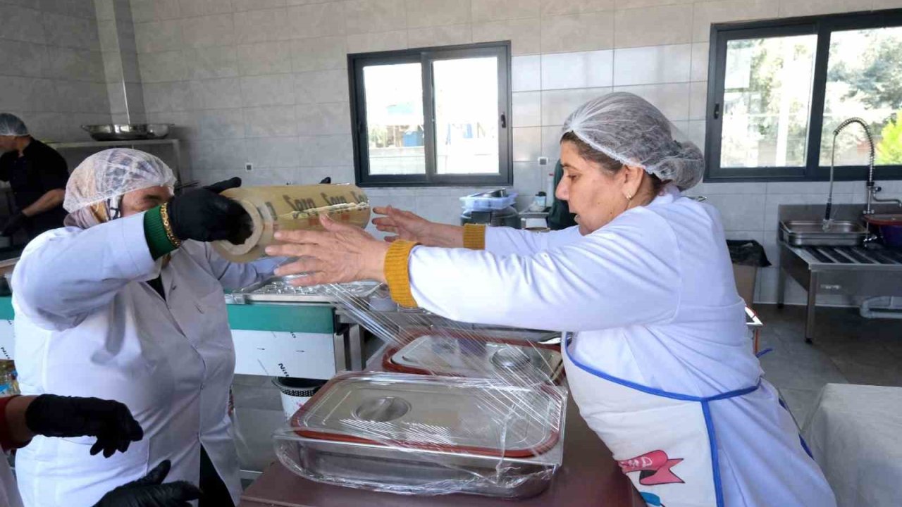 Ceyhan Belediyesinden iftar çadırı yerine evde sıcak yemek uygulaması
