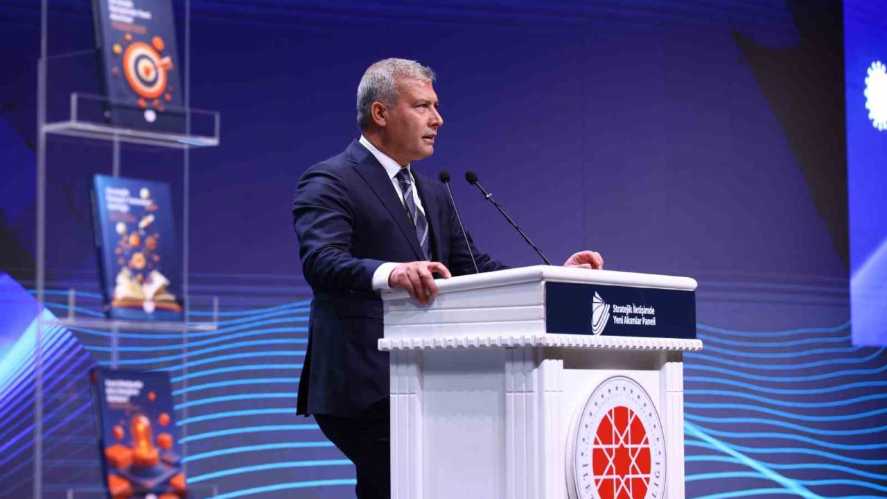 Rektör Adıgüzel ‘Stratejik İletişimde Yeni Akımlar Paneli’nin açılışında konuştu