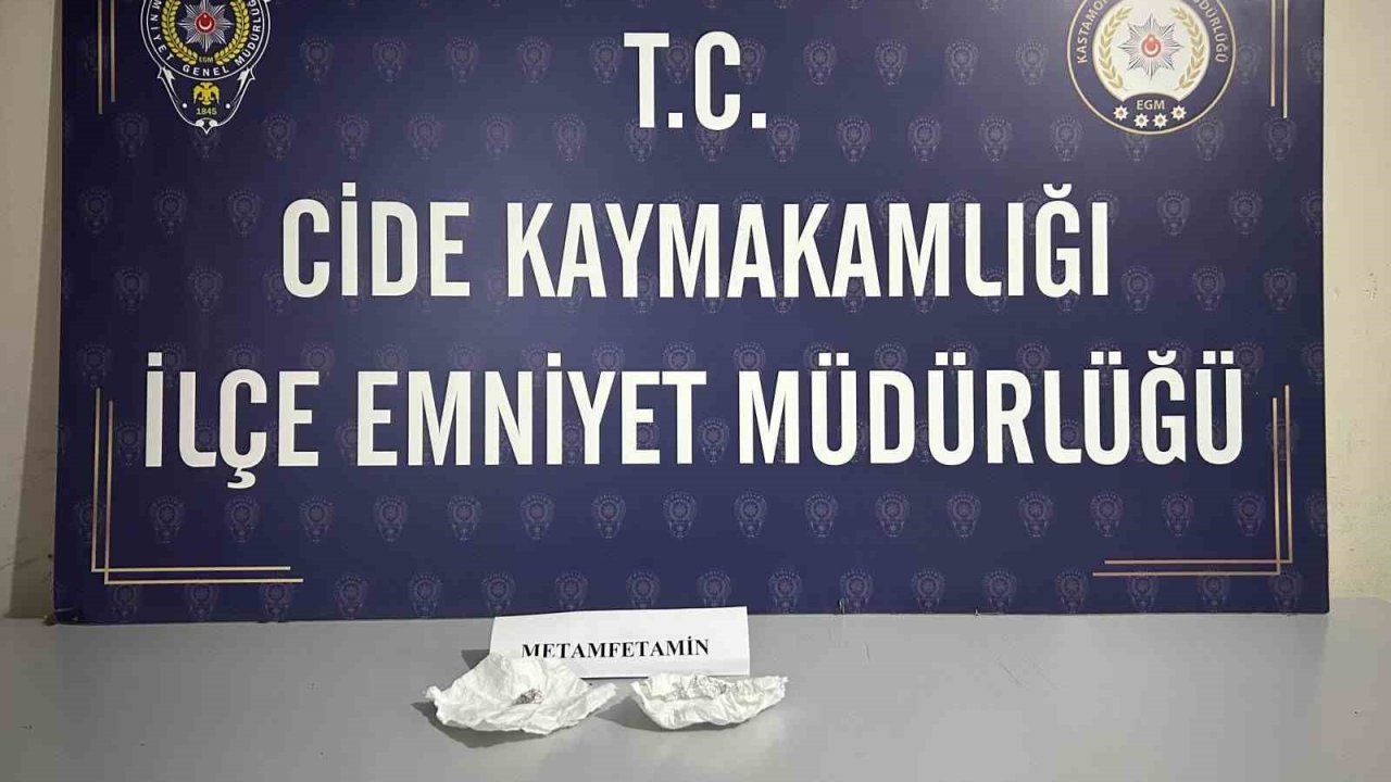 Polis ekiplerinin durdurduğu araçtan uyuşturucu çıktı: 2 gözaltı