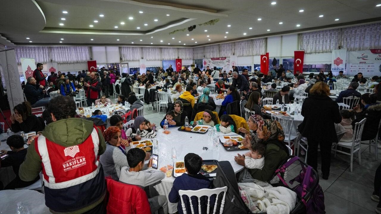İzmir Vakıflar Bölge Müdürlüğünden günlük 2 bin kişiye iftar