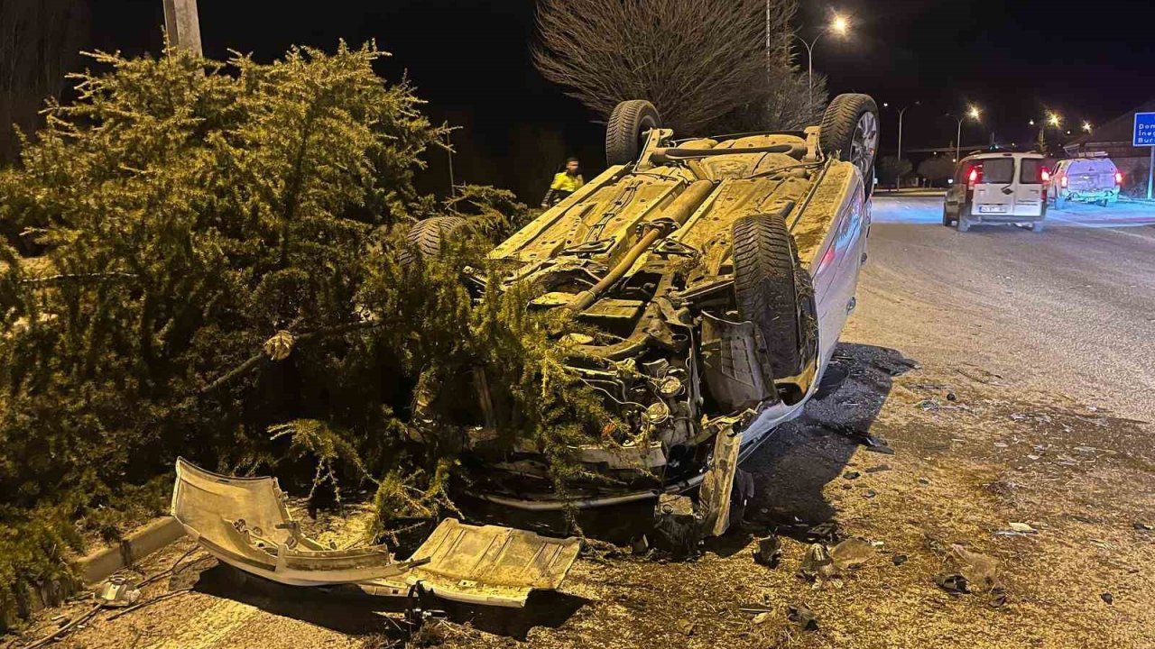 Tavşanlı’da otomobil takla attı: 3 yaralı