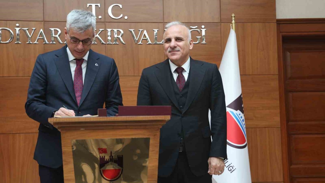 Sağlık Bakanı Memişoğlu Diyarbakır Valiliğini ziyaret etti