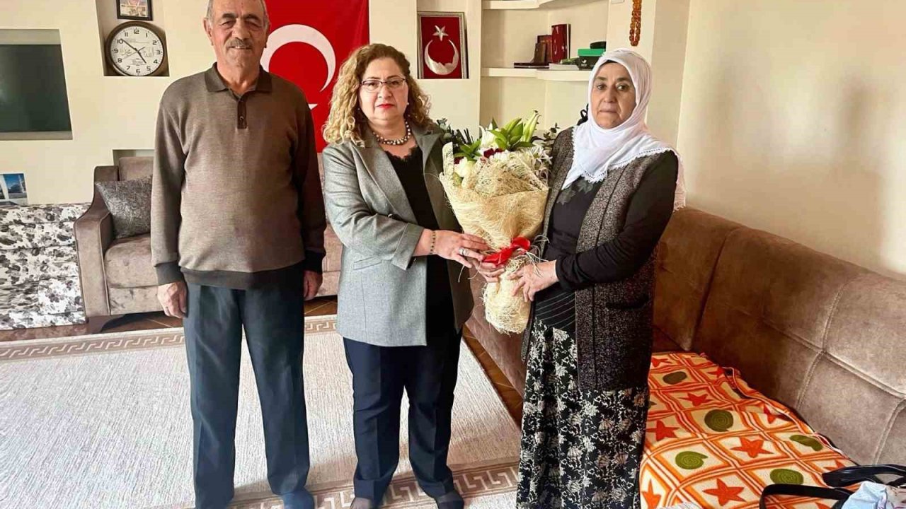 Kaymakam Doğru, şehit annesini unutmadı