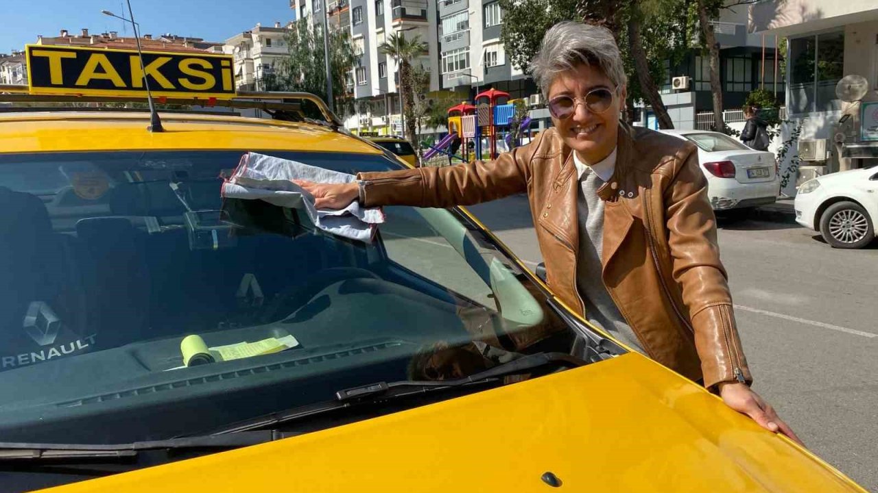 İzmir’in ’Şoför Nebahat’i, taksicilerin nazar boncuğu