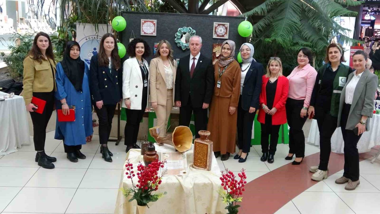 Yeşilay Kütahya’da YEDAM tanışanlarının eserleri sergilendi