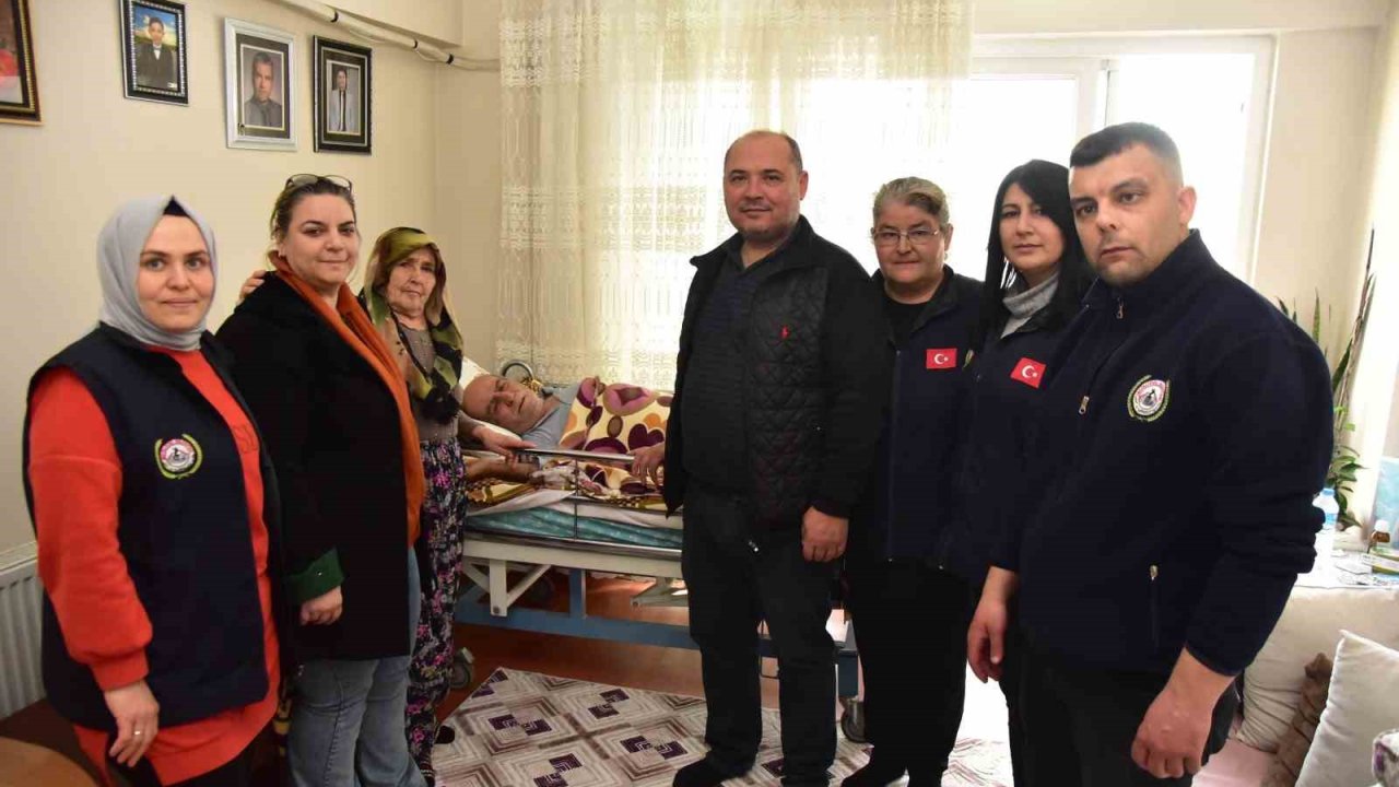 Yaşlı kadının yardımına Başkan Kaya yetişti