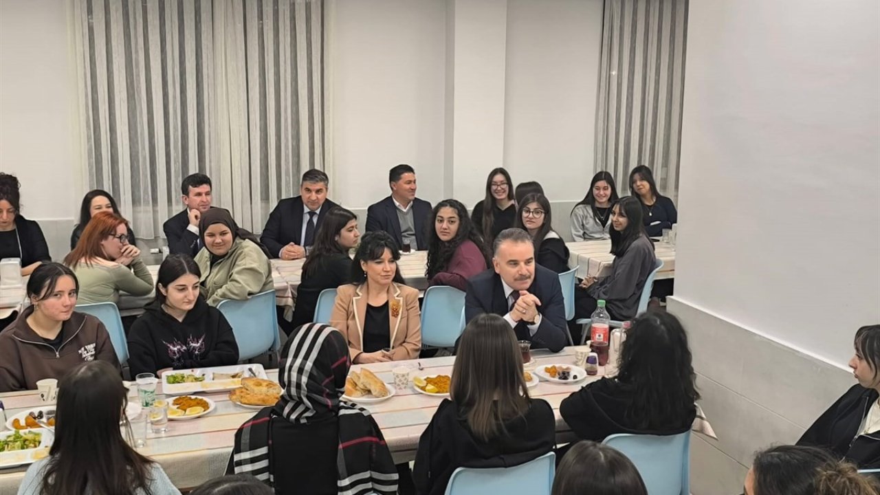 Edremit’te "İftarda Konuşalım" programı düzenlendi